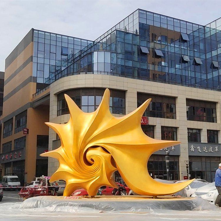 珍珠贝材质适合创作哪种类型的贝壳雕塑，加工时需注意哪些要点