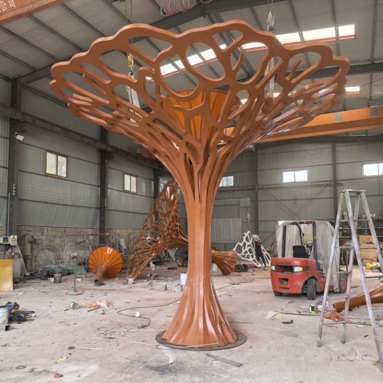 镂空树雕塑的设计核心逻辑是什么
