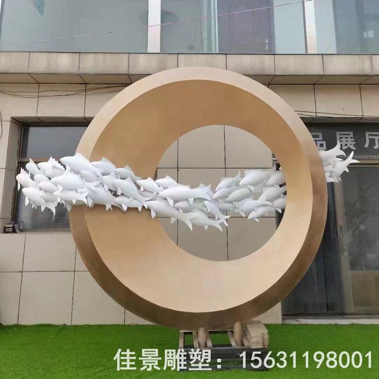 不锈钢小区抽象鱼和圆环雕塑