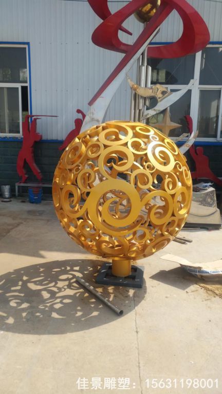 金色不锈钢镂空球雕塑