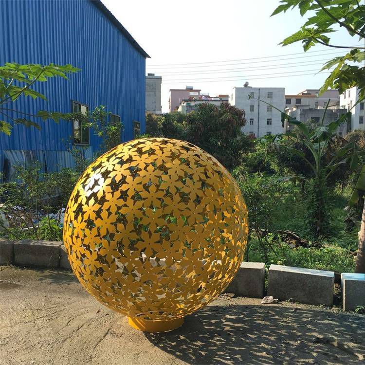 不锈钢金色镂空球抽象雕塑